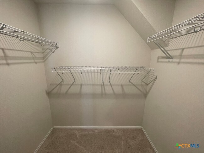 Building Photo - 457 Lynwood Gold