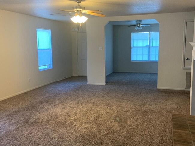 Building Photo - 3001 John Porter Dr