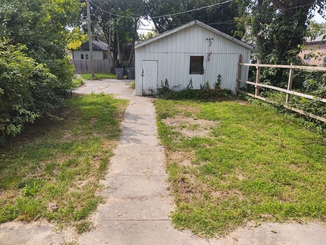 Building Photo - 2138 S Garfield Dr