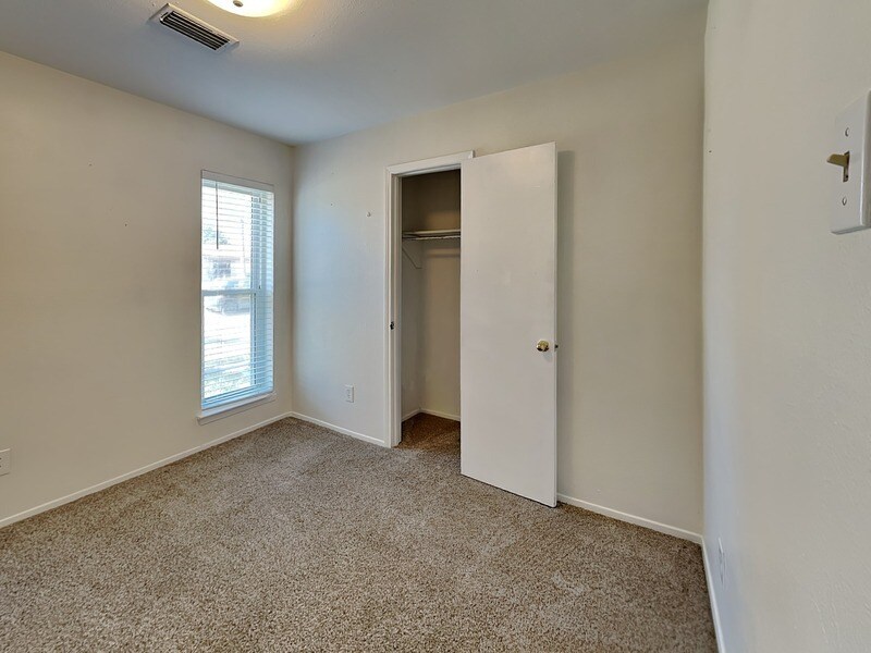 Building Photo - 1814 Glenwick Ln