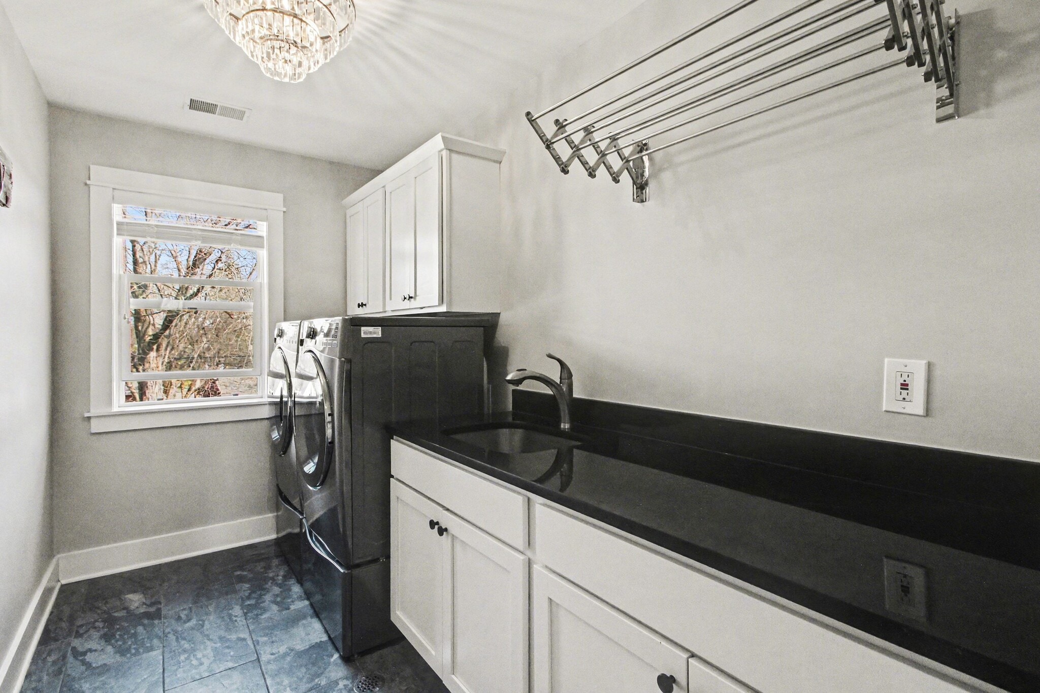 Building Photo - 3906 Hillside Dr