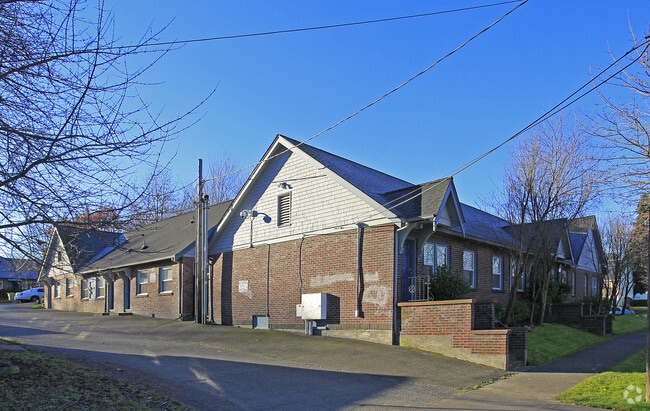 Building Photo - Columbia Court