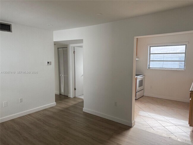 Building Photo - 767 SW 9th St
