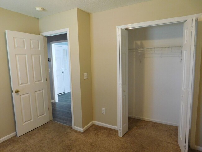 Building Photo - 205 Sellhorn Blvd