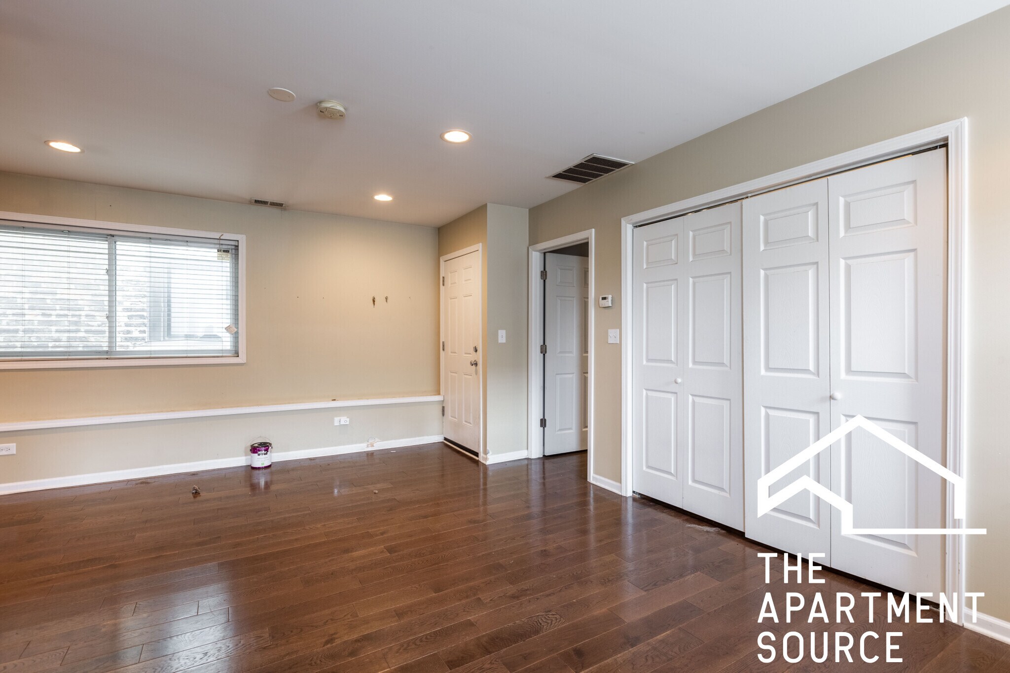 Building Photo - 1530 N Greenview Ave