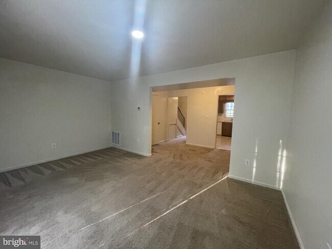 Building Photo - 547 Willis St