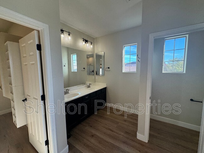 Building Photo - 20900 W Hamilton St