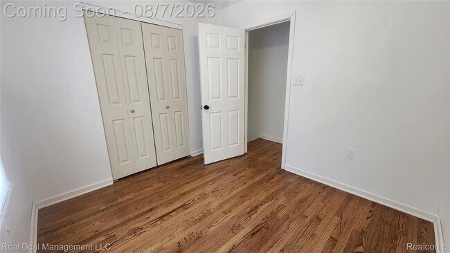 Building Photo - 553 S Stirling