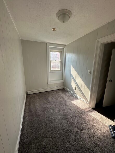 Rear Bedroom - 33 George St