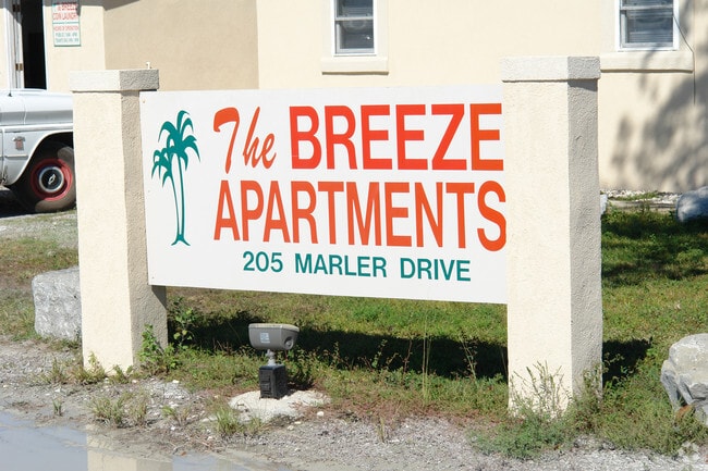 Building Photo - The Breeze Apartments