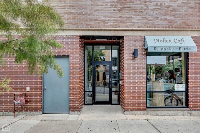 Building Photo - 1312 W Madison St