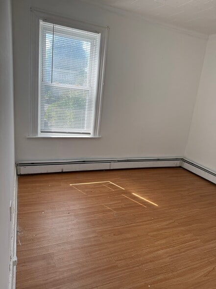 Building Photo - 428 Elm St