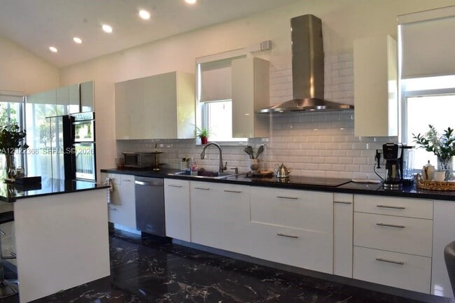 Building Photo - 5273 SW 158th Ave