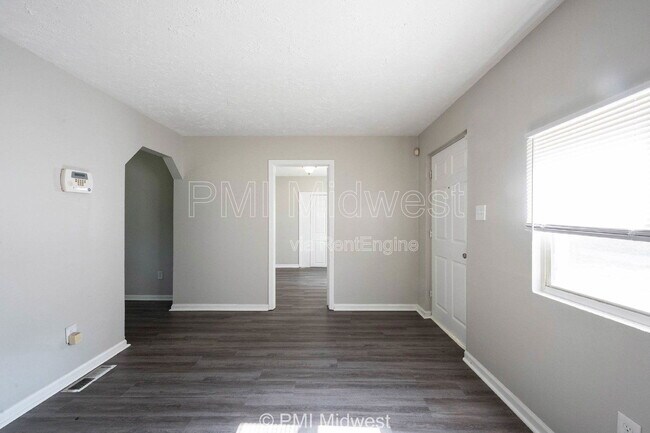 Building Photo - 524 W 23rd St