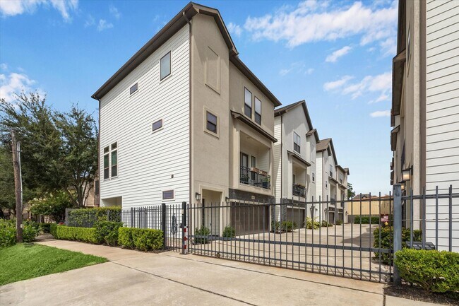 Building Photo - 2504 Beall St