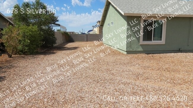Building Photo - 678 S Silver Dr