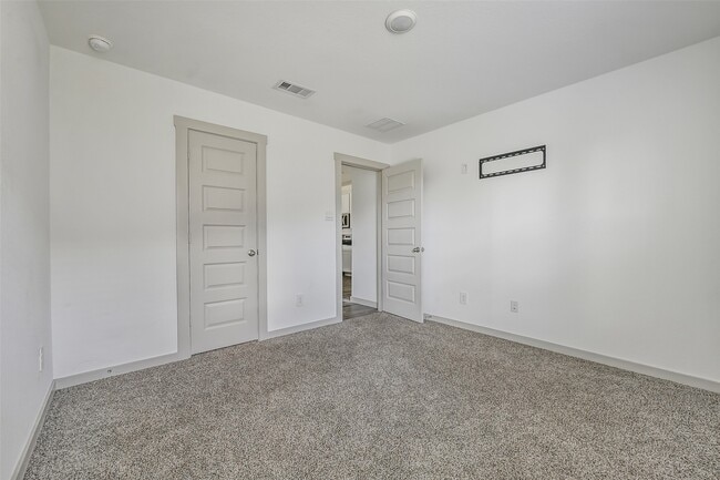 Building Photo - 1004 Great Barracuda Ln