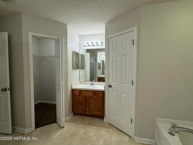 Building Photo - 11273 Silver Key Dr