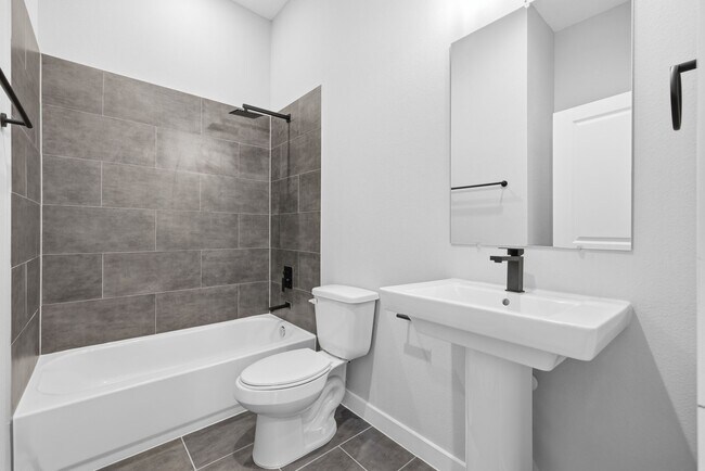 Building Photo - 411 Stonework Garden Ln