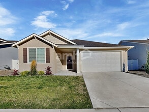 Building Photo - 1854 N Oconner Ave