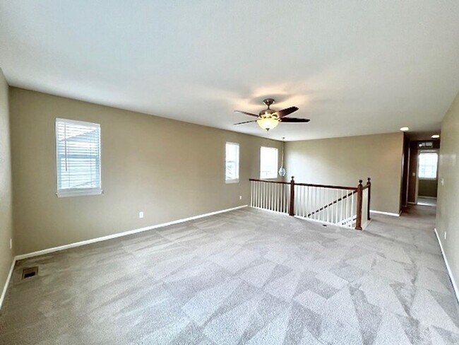 Building Photo - FABULOUS 4 BEDROOM HOME IN EASTVIEW ESTATES!!
