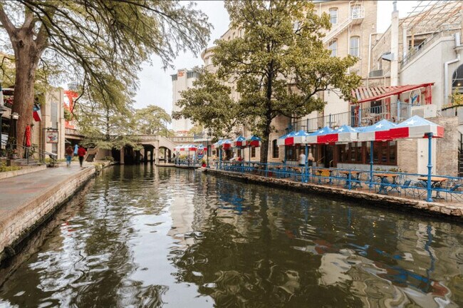 Building Photo - 505 E Travis St