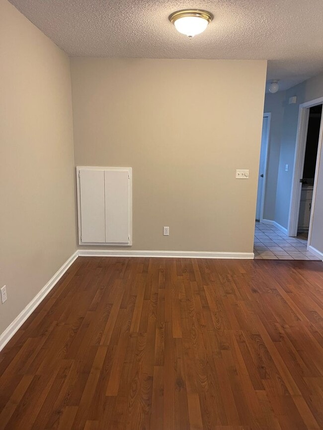 Building Photo - Briarwood West