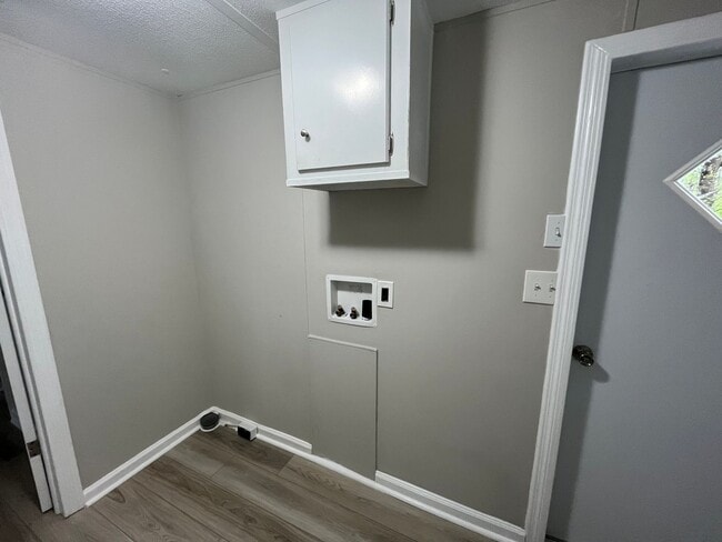 Building Photo - 3567 Blue Jay Rd