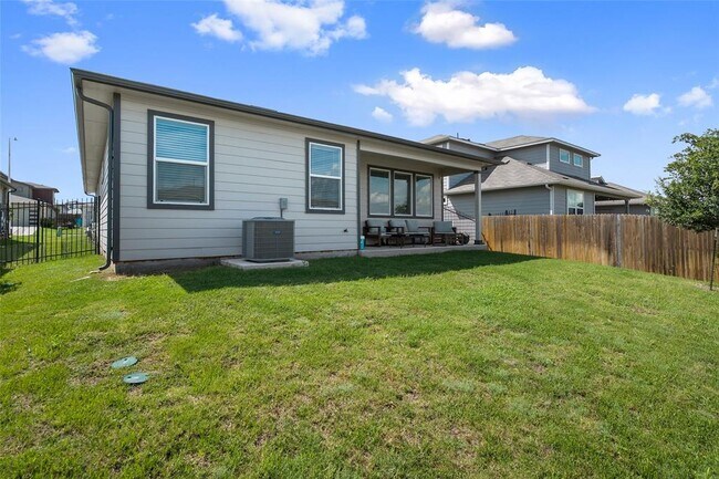 Building Photo - 13821 Zuhause Dr