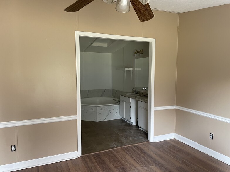 Master bedroom w ceilingfan - 234 Hunt Rd