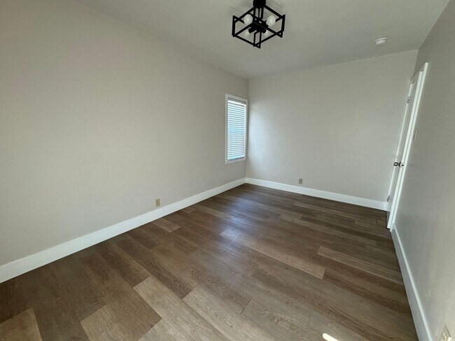 Building Photo - 1128 Orange Ave