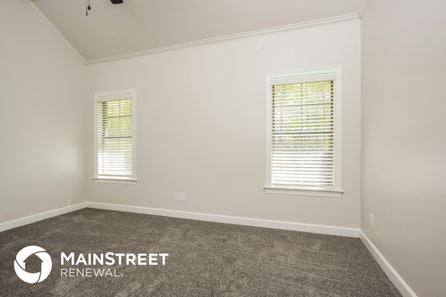 Building Photo - 10105 Cypress Lake Dr