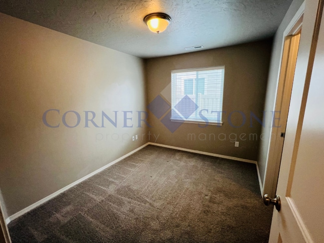 Building Photo - Great Home on Corner Lot!
