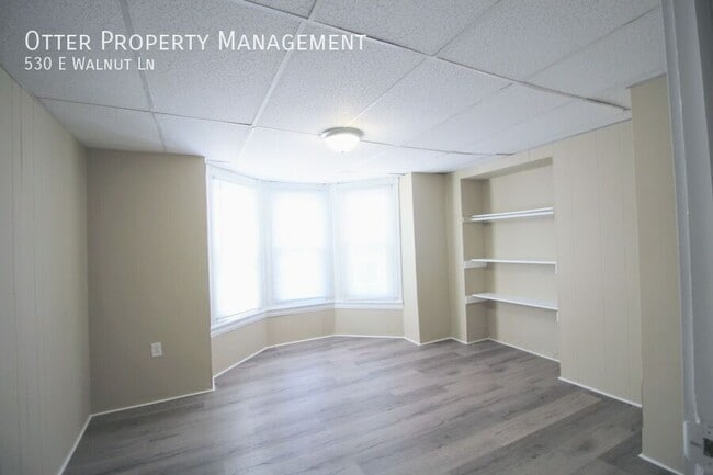 Building Photo - 530 E Walnut Ln