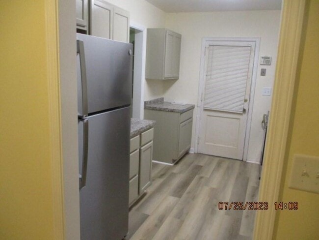 Building Photo - 2032 Rector Dr SW