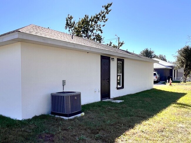 Building Photo - Beautiful Three-bedroom Corner Lot Home