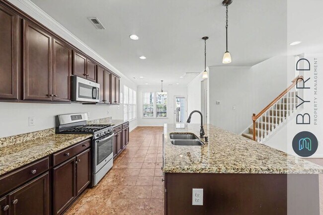 Building Photo - 16921 Thornapple Run