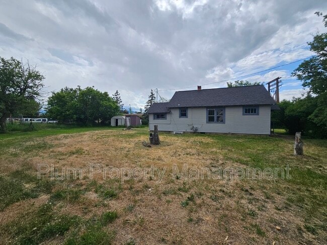 Building Photo - 1405 River Rd