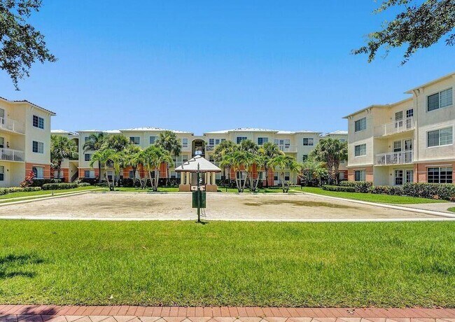 Building Photo - 9857 Baywinds Blvd