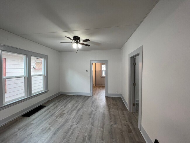 Building Photo - 114 7th St S