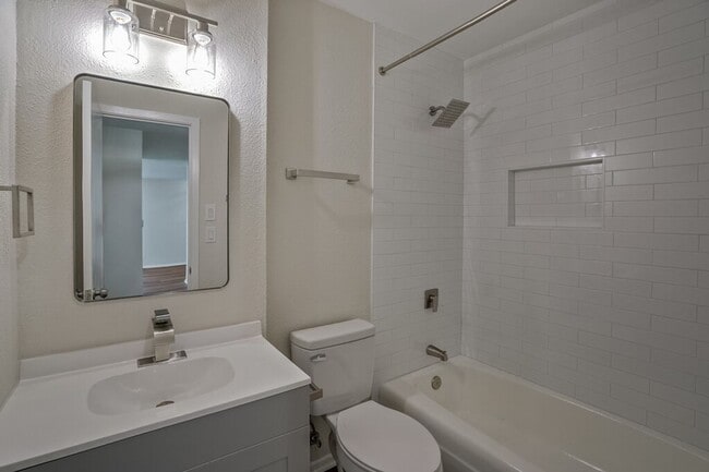 Building Photo - 2103 Pompton Dr