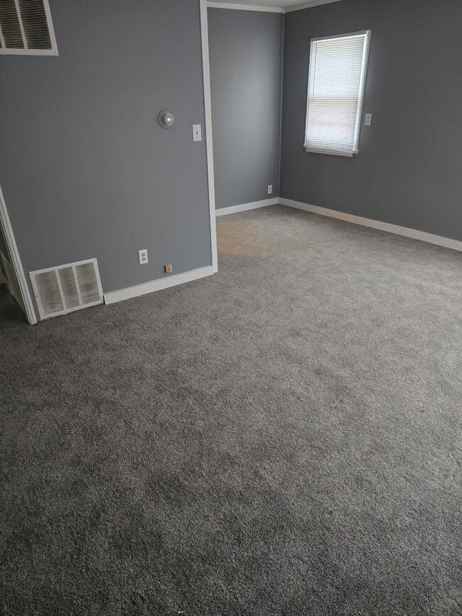 Building Photo - 2137 N Prospect Rd