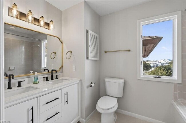 Building Photo - 2232 Vista Cir