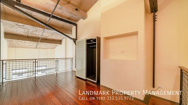 Building Photo - 758 N Larrabee St