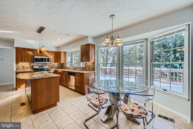 Building Photo - 8 Sapphire Hill Ct