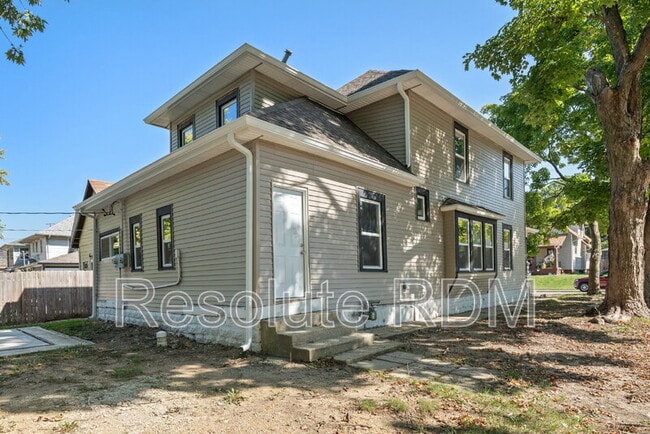 Building Photo - 1312 N Dearborn St