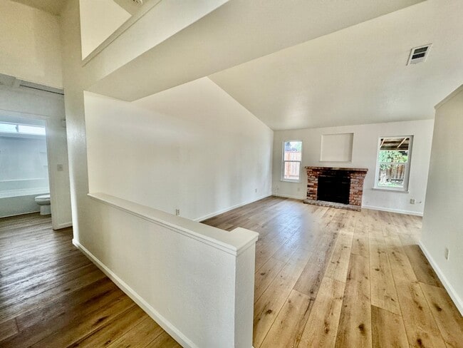 Building Photo - NEWLY REMODELED - 3 Bedroom 2 Bath Home for Rent