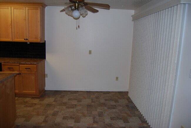 Building Photo - 3 Bedroom Home N side of Newberg