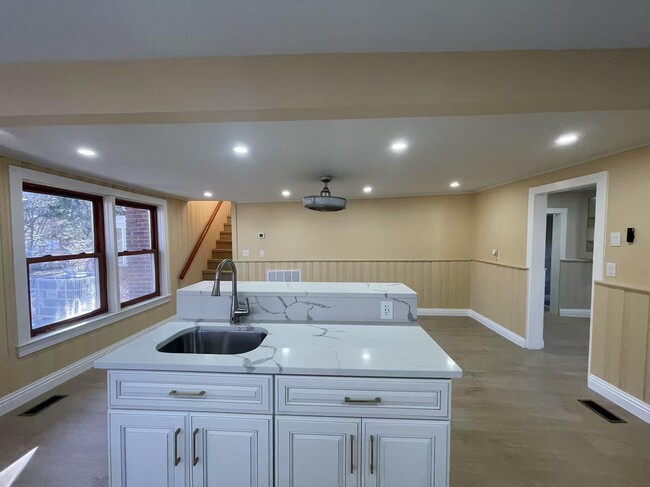 Building Photo - 232 Brookville Rd