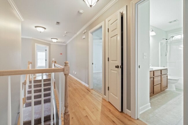 Building Photo - Gorgeous 4br/3ba Two Story House w/ Fully Fenced Backyard!